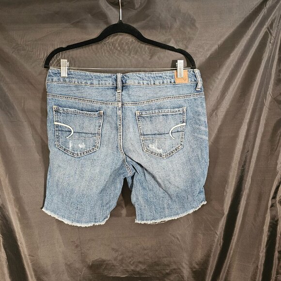 American Eagle denim shorts. Size 8, length 7 1/2". Like new - Picture 3 of 3